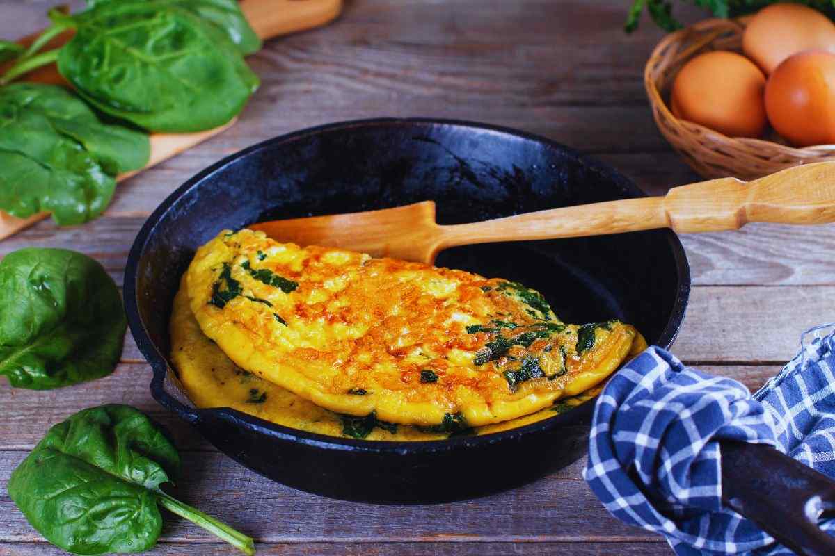 frittata in una padella