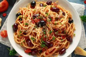 piatto di spaghetti alla pantesca