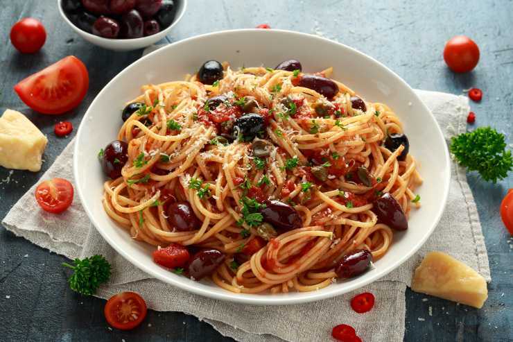 piatto di spaghetti alla pantesca