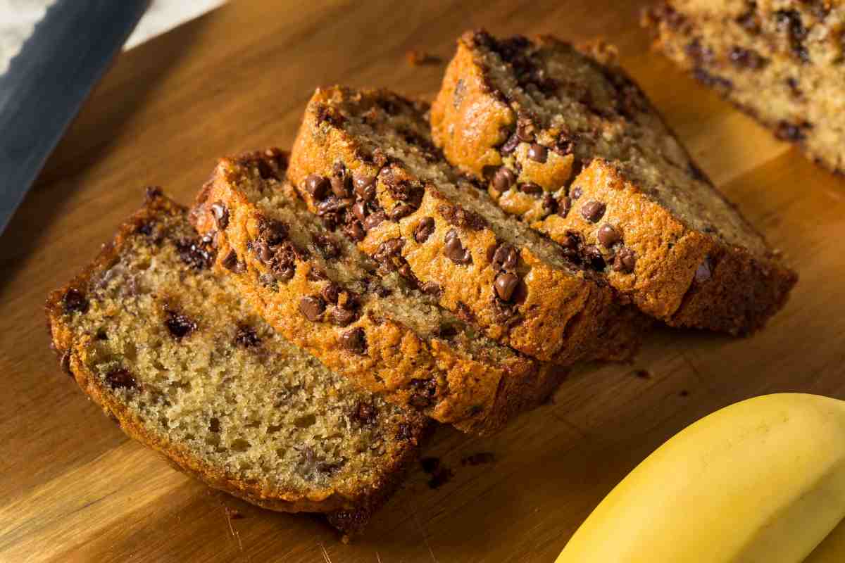 Fette di plumcake con gocce di cioccolato