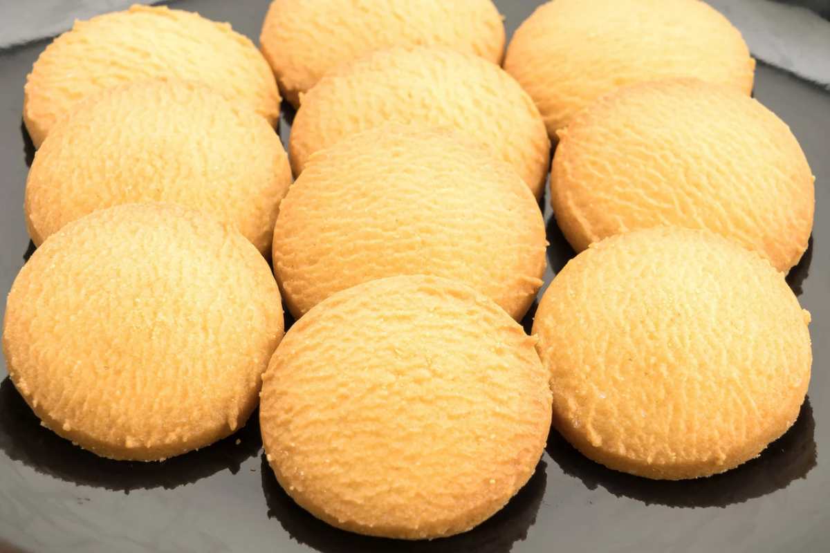 Biscotti semplici dorati