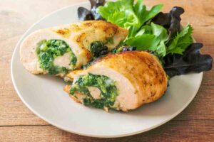 Involtini di lonza pistacchio e mortadella con insalata