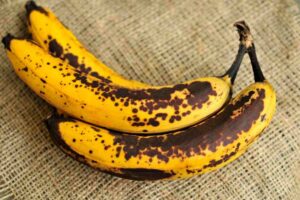 Banane con macchie nere