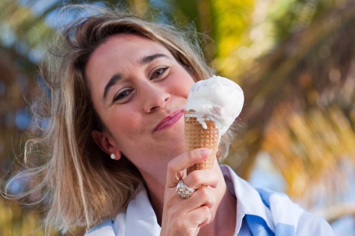 Botox e creme non servono più, basta mangiare il gelato: sembra assurdo, ma l’effetto sulla pelle è incredibile
