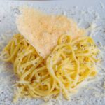 tonnarelli pasta con una sfoglia di formaggio