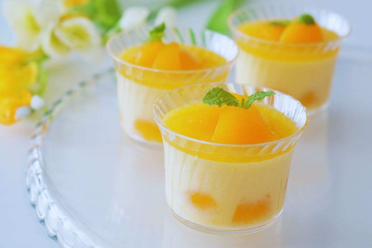 Un cucchiaio tira l’altro ed è già finita: questa mousse alle albicocche la rifaccio subito, facilissima e più golosa di qualsiasi dolce