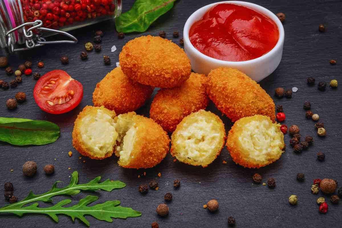 bocconcini fritti e salsa